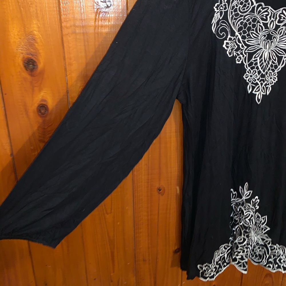 Phool Embroidered Tunic Top - Picture 2 of 5
